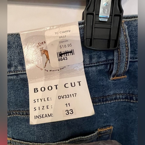 DESERT DIVA BY SHERRY HOLT BOOT CUT JEANS. SIZE 11. Inseam 33 - Picture 4 of 10